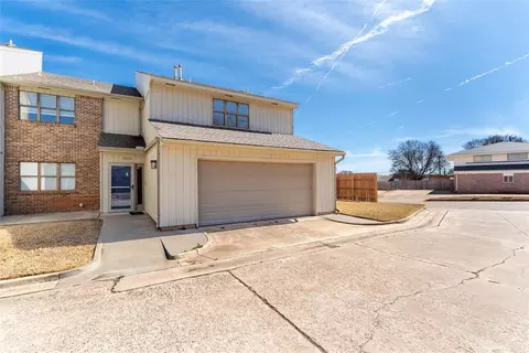 1011 Mockingbird Ln, Clinton, OK 73601