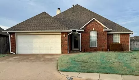 249 Cobblestone Cir, Edmond, OK 73034