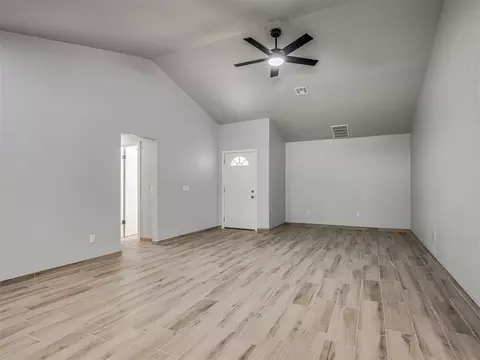 Living - 809 SW 27th St, Moore, OK 73160 photo 4 of 5