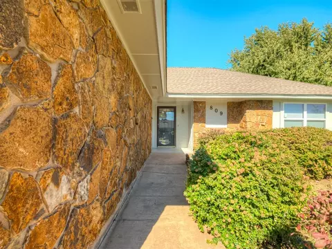 Other - 809 SW 27th St, Moore, OK 73160 photo 2 of 7