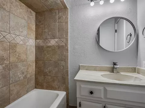 Bath - 809 SW 27th St, Moore, OK 73160 photo 5 of 5