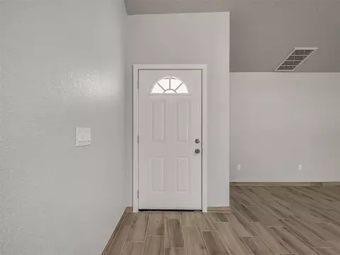Entry Way - 809 SW 27th St, Moore, OK 73160 photo 1 of 2