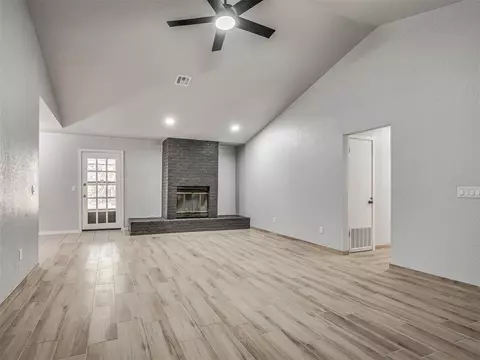 Living - 809 SW 27th St, Moore, OK 73160 photo 3 of 5