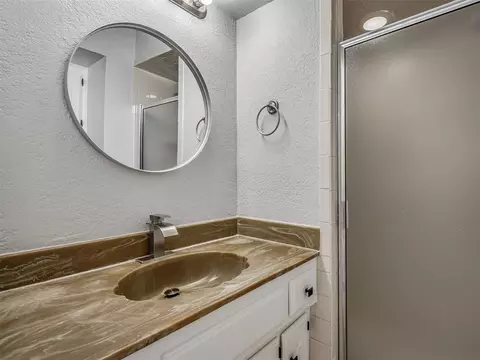 Bath - 809 SW 27th St, Moore, OK 73160 photo 1 of 5