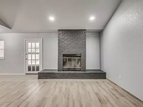 Living - 809 SW 27th St, Moore, OK 73160 photo 2 of 5
