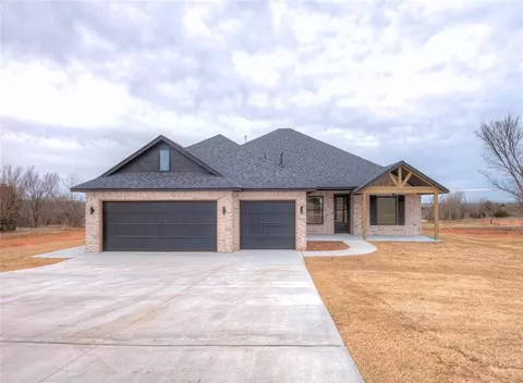 1827 S Blackberry Bnd, Guthrie, OK 73044
