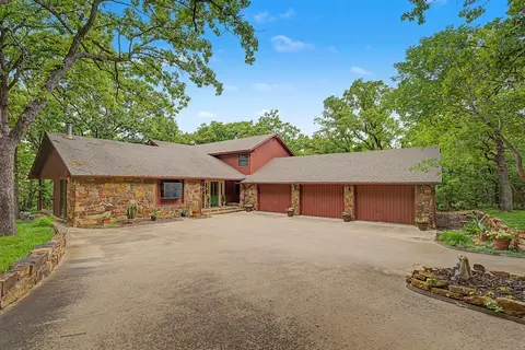 5832 Arrowhead Dr, Sand Springs, OK 74063