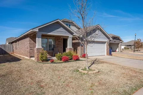 Exterior - 409 Scully Rd, Yukon, OK 73099 photo 2 of 7