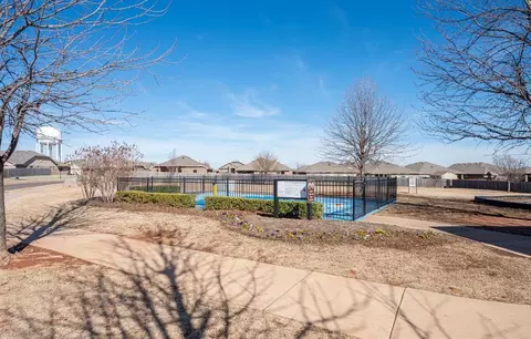 Exterior - 409 Scully Rd, Yukon, OK 73099 photo 7 of 7