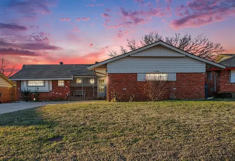 1720 NE 55th St, Oklahoma City, OK 73111