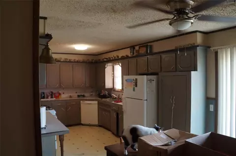 301 W Meek St, Wayne, OK 73095 photo 5