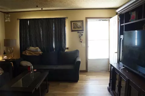 301 W Meek St, Wayne, OK 73095 photo 3