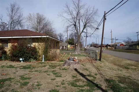 301 W Meek St, Wayne, OK 73095 photo 2