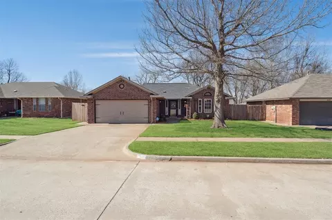 611 S Forest Dr, Mustang, OK 73064