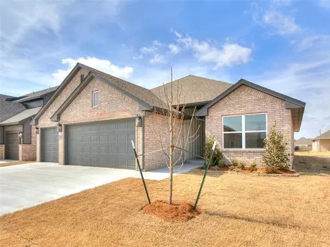 7705 Three Woods Ln, Yukon, OK 73099