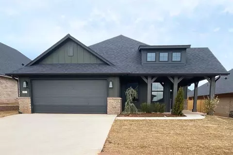 4901 Desert Willow Ln, Edmond, OK 73034