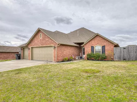 517 Cottonwood Dr, Moore, OK 73160