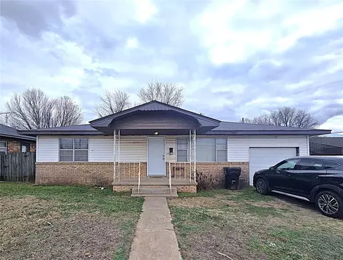 515 W 4th St, Watonga, OK 73772