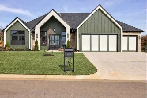 8001 Amber Ridge Dr, Edmond, OK 73034