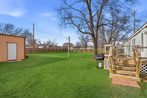 Exterior - 919 S Maple Ave, Erick, OK 73645 photo 4 of 6