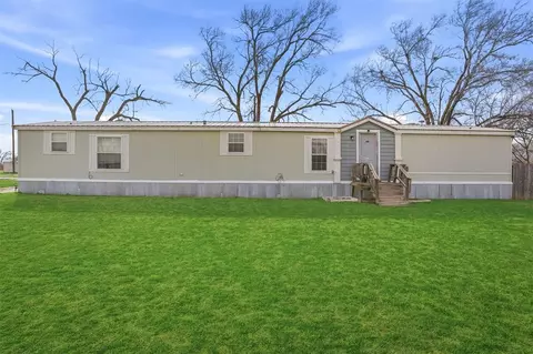 Exterior - 919 S Maple Ave, Erick, OK 73645 photo 2 of 6