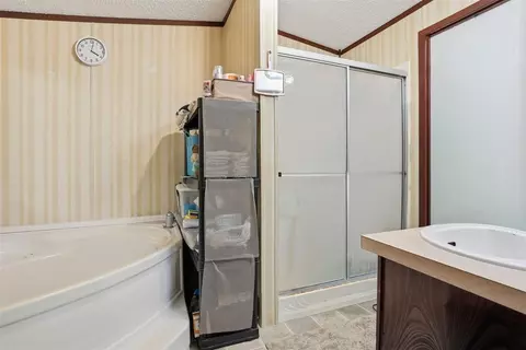 Bath - 919 S Maple Ave, Erick, OK 73645 photo 1 of 2