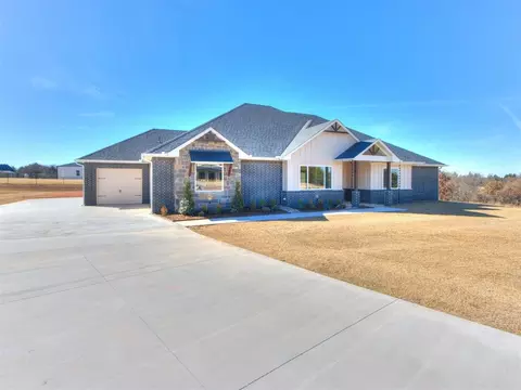 4549 Raymond Ln, Guthrie, OK 73044