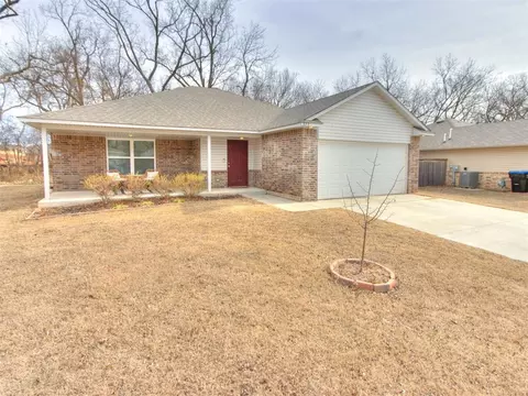 823 Highgarden Cir, Noble, OK 73068