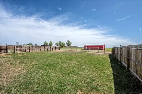 Exterior - 1300 Ella Dr, Tuttle, OK 73089 photo 5 of 6