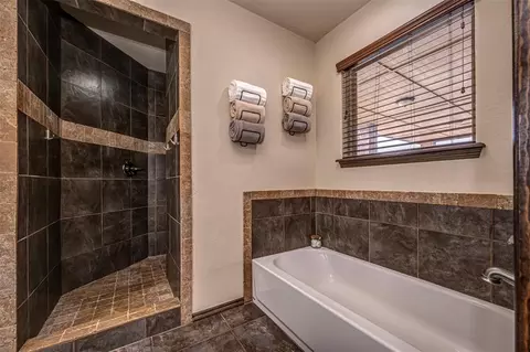 Bath - 1300 Ella Dr, Tuttle, OK 73089 photo 2 of 4