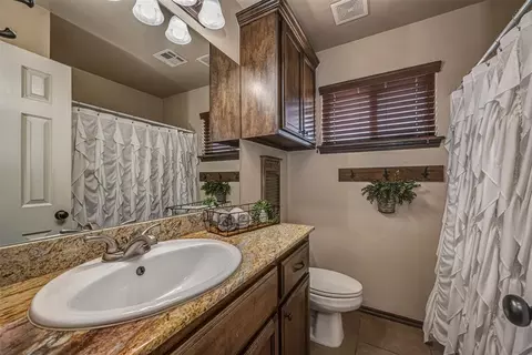 Bath - 1300 Ella Dr, Tuttle, OK 73089 photo 3 of 4
