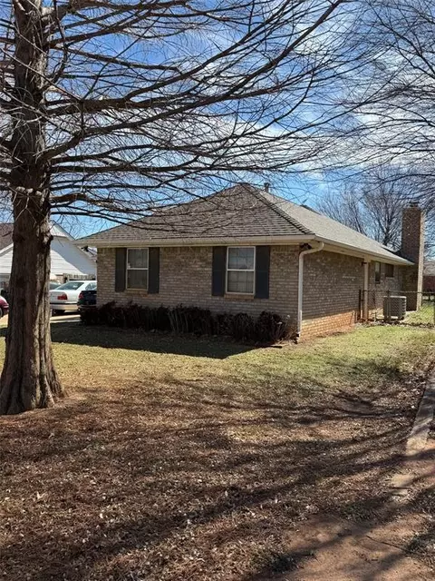 5408 NW 66th St, Warr Acres, OK 73132