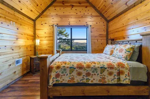 Bedroom - 708 Split Creek Ln, Broken Bow, OK 74728 photo 6 of 8