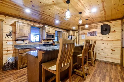 Kitchen - 708 Split Creek Ln, Broken Bow, OK 74728 photo 1 of 2