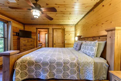 Bedroom - 708 Split Creek Ln, Broken Bow, OK 74728 photo 3 of 8
