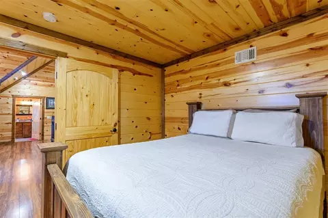 Bedroom - 708 Split Creek Ln, Broken Bow, OK 74728 photo 8 of 8