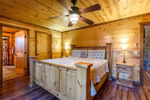 Bedroom - 708 Split Creek Ln, Broken Bow, OK 74728 photo 4 of 8