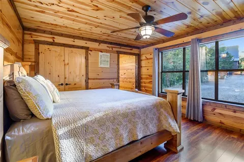 Bedroom - 708 Split Creek Ln, Broken Bow, OK 74728 photo 1 of 8