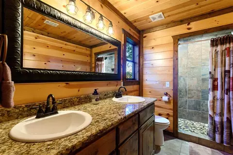 Bath - 708 Split Creek Ln, Broken Bow, OK 74728 photo 6 of 10