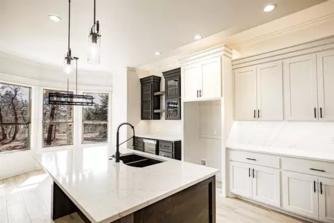 Kitchen - 8121 Longbow Dr, Arcadia, OK 73007 photo 2 of 3
