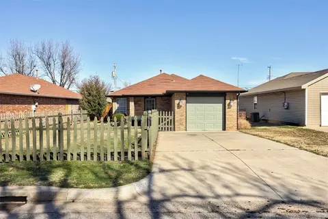 1423 NW 98th St, Oklahoma City, OK 73114