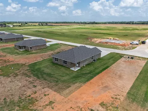 View/Area - 1016 Prairie Dr, Tuttle, OK 73089 photo 4 of 7