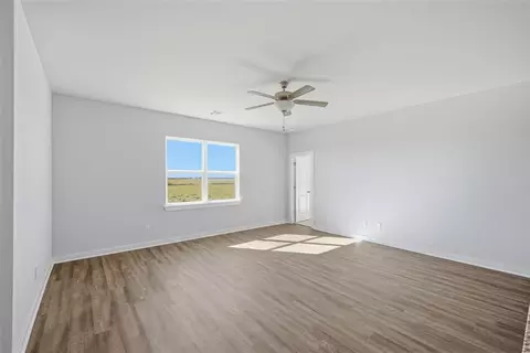 Living - 1016 Prairie Dr, Tuttle, OK 73089 photo 2 of 2