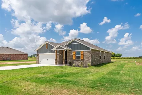 Exterior - 1016 Prairie Dr, Tuttle, OK 73089 photo 2 of 10