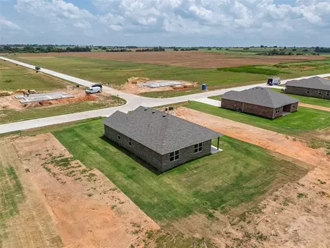 View/Area - 1016 Prairie Dr, Tuttle, OK 73089 photo 6 of 7