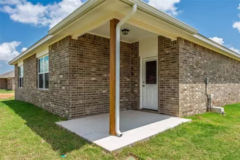 Exterior - 1016 Prairie Dr, Tuttle, OK 73089 photo 10 of 10