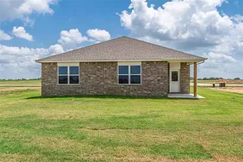 Exterior - 1016 Prairie Dr, Tuttle, OK 73089 photo 8 of 10