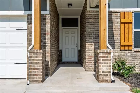 Exterior - 1016 Prairie Dr, Tuttle, OK 73089 photo 6 of 10