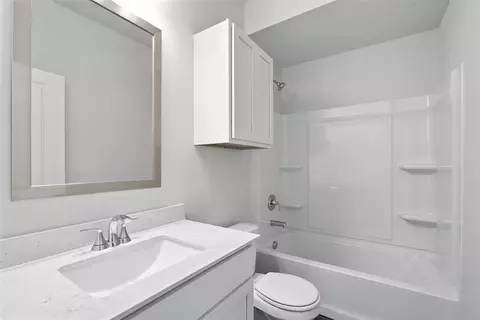 Bath - 1016 Prairie Dr, Tuttle, OK 73089 photo 4 of 4