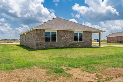 Exterior - 1016 Prairie Dr, Tuttle, OK 73089 photo 9 of 10